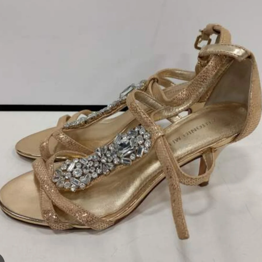 Antonio Melani Gold sandals women's sz 8 - Picture 3 of 15